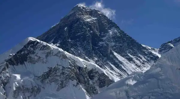 Mount Everest: Gdzie leży? Nepal i Chiny wszystko o dachu świata