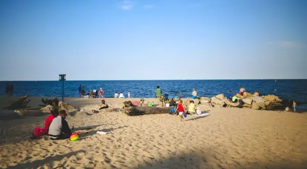 Gdzie nad morze ze Szczecina? Wybierz idealną plażę i dojazd!