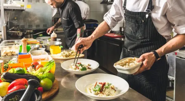Bielany: Gdzie zjeść? TOP restauracje na każdą okazję i kieszeń